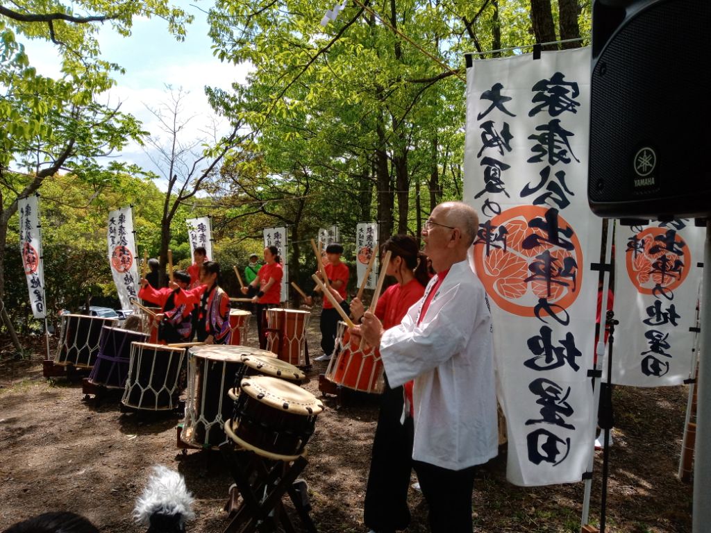 和太鼓を演奏する人たち