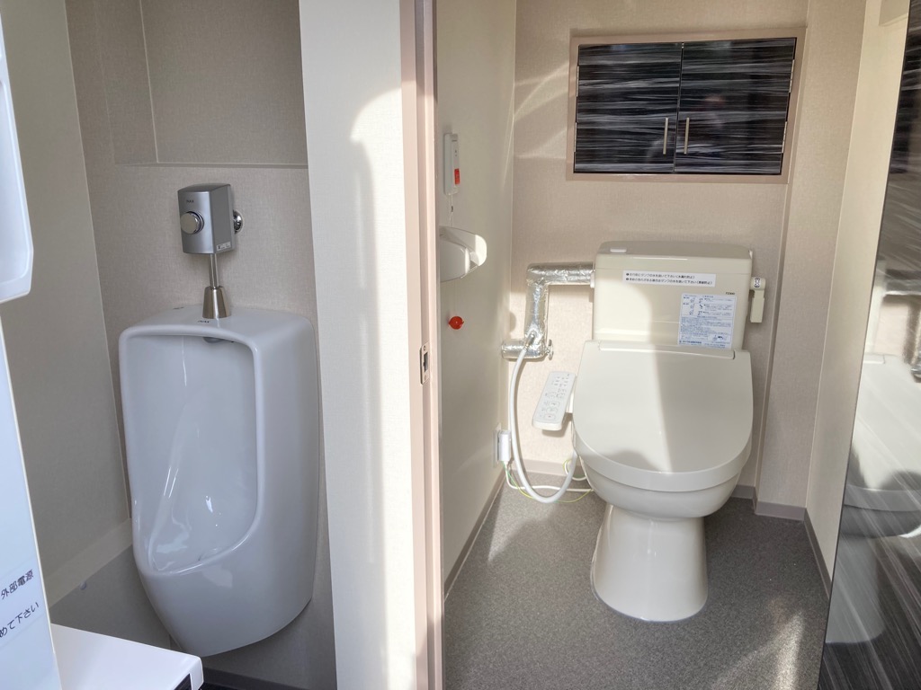 トイレカー個室