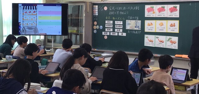 大型モニター交換後の授業風景