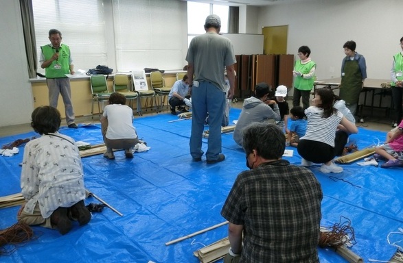室外機日よけカバー制作の様子